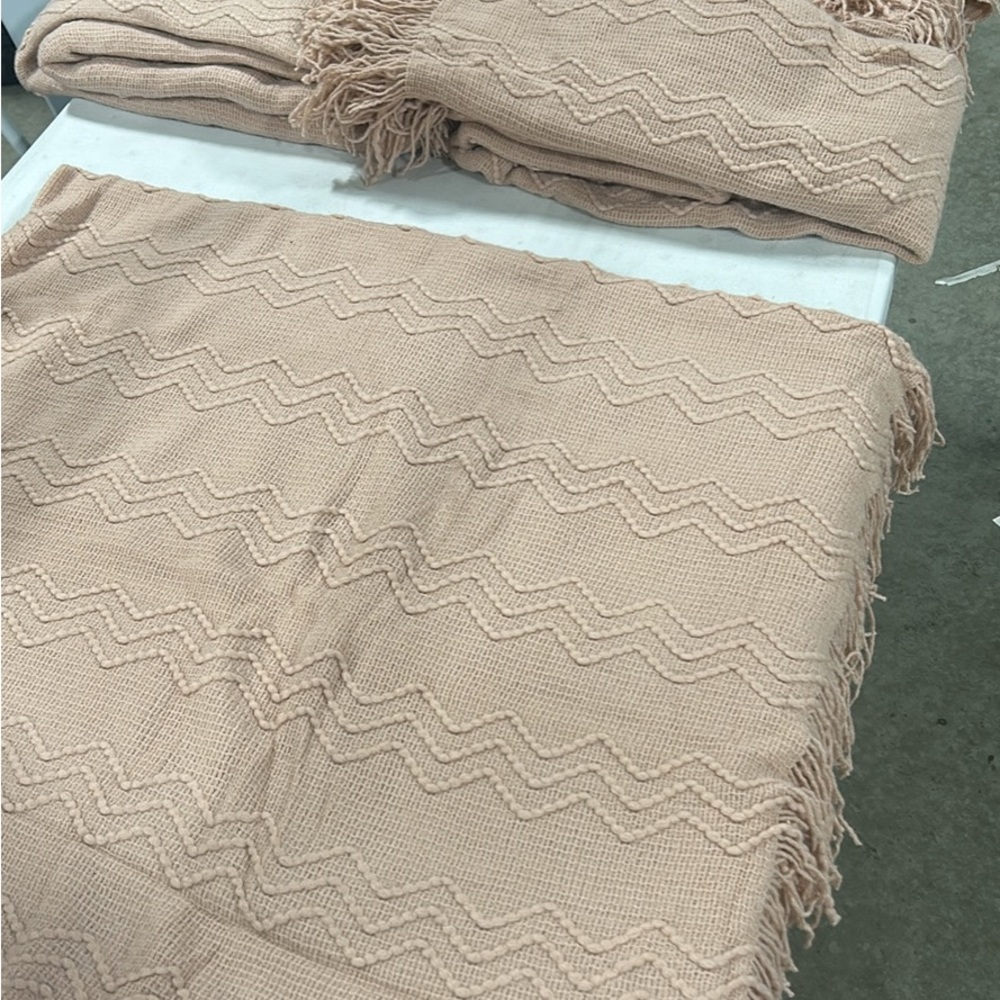Elegant light pink Woven Throw Blanket
